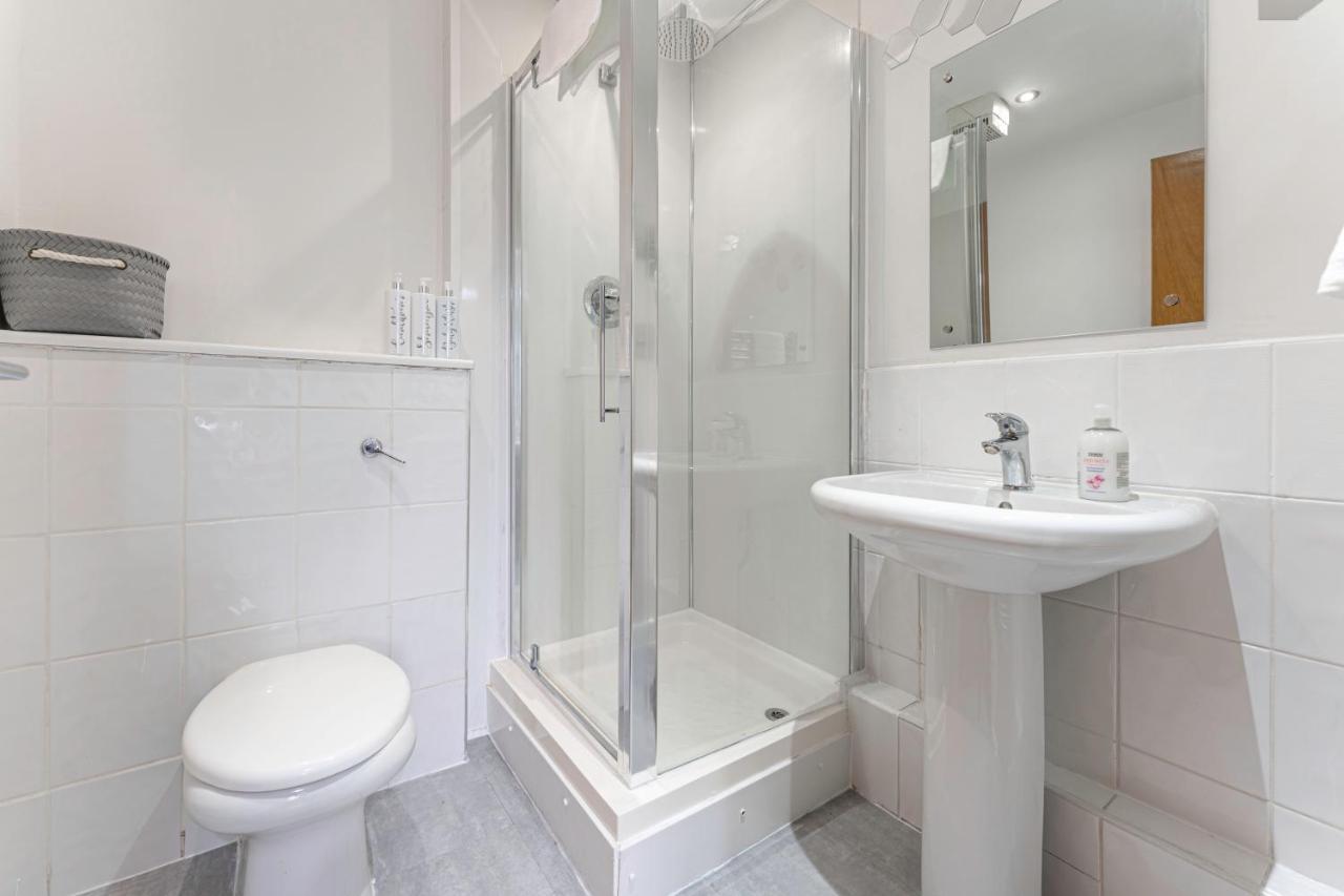 Jkg Property Solutions Presents Cosy City Apartment Coventry Luaran gambar